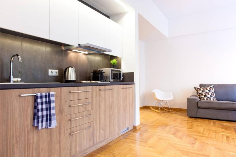 TONI'S Bright and Green Home in City Centre — комфортный отель в Афины