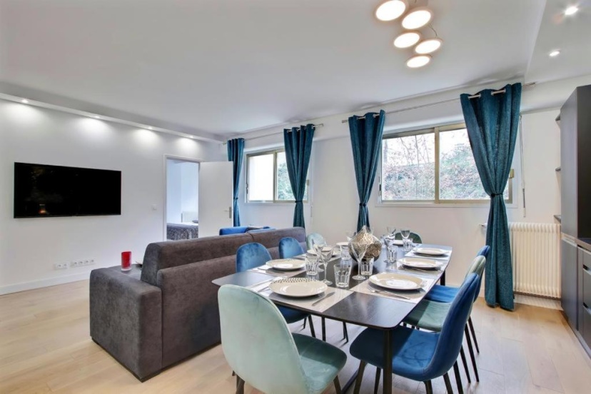 Trocadero/ Eiffel Tower - 3 Bedrooms- All New! — забронировать отель в Париже