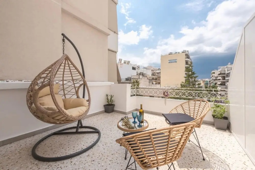 The Urban Loft 1 - Athens Exclusive Gem — отель с удобствами в Афины