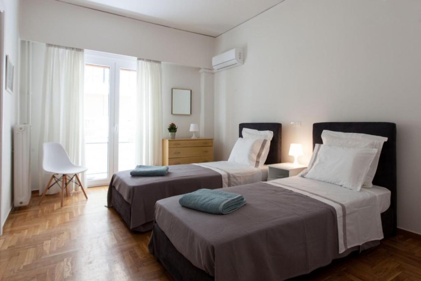 Beautiful 2-bdrm apartment by Acropolis museum — комфортный отель в Афины