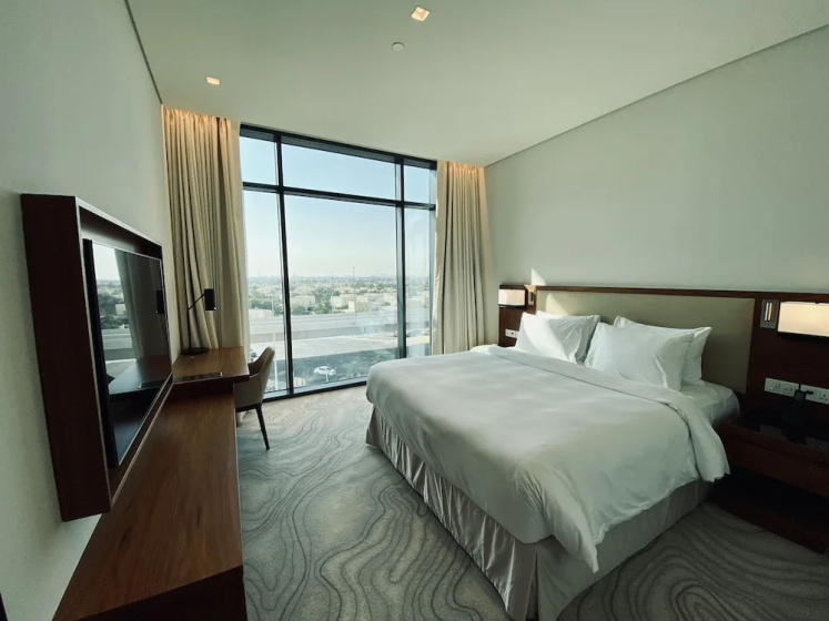 SuperHost - Spacious Apartment With Balcony and Large Pool — отзывы гостей и цены
