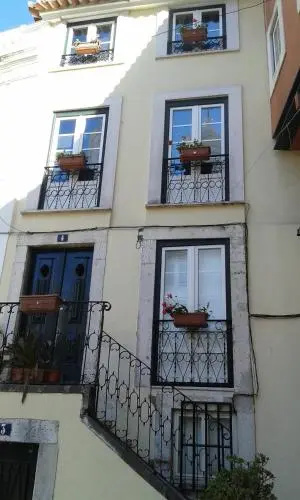 Great Duplex Apartment in Alfama — отель с удобным расположением в Лиссабоне