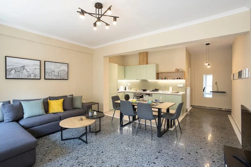 Spacious 2-bedroom Retreat in the Heart of Athens — комфортный отель в Афины