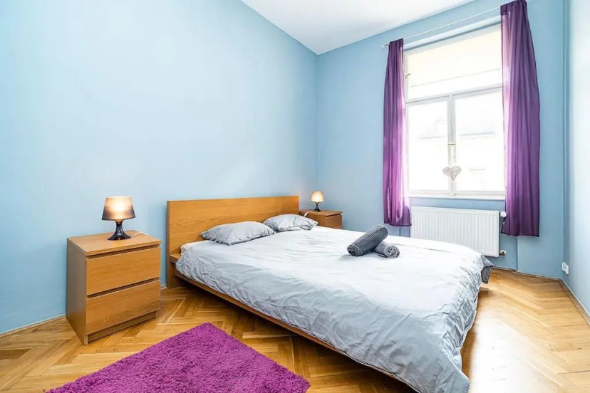 Cozy and sunny apartment in uptown — отель в Праге, Чешская Республика