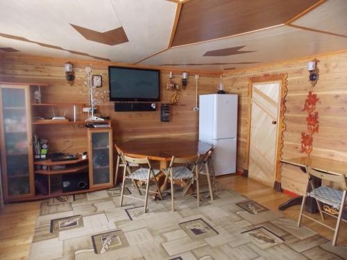 Цены на Guest house Hutorok в Манжерок