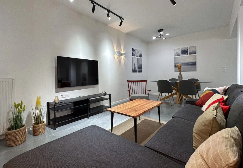 LIV - Modern Comfort Oasis in Pagrati — отель с удобным расположением в Афины