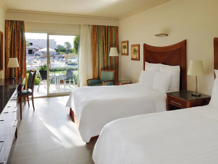 Naama Bay Promenade Beach Resort Mountain Side — отель с удобствами в Шарм-эль-Шейхе