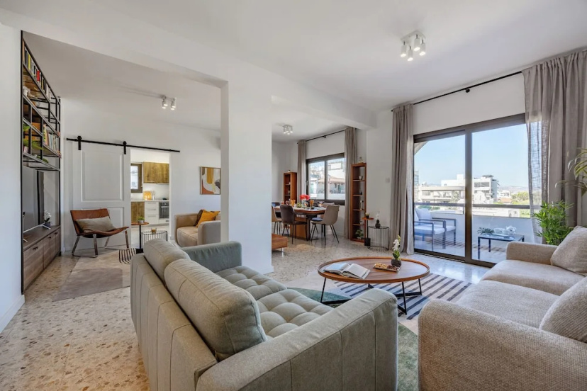 Trygoni Court - Elegant Downtown 3-bdr Apartment 2 — отель в Лимассол, Кипр