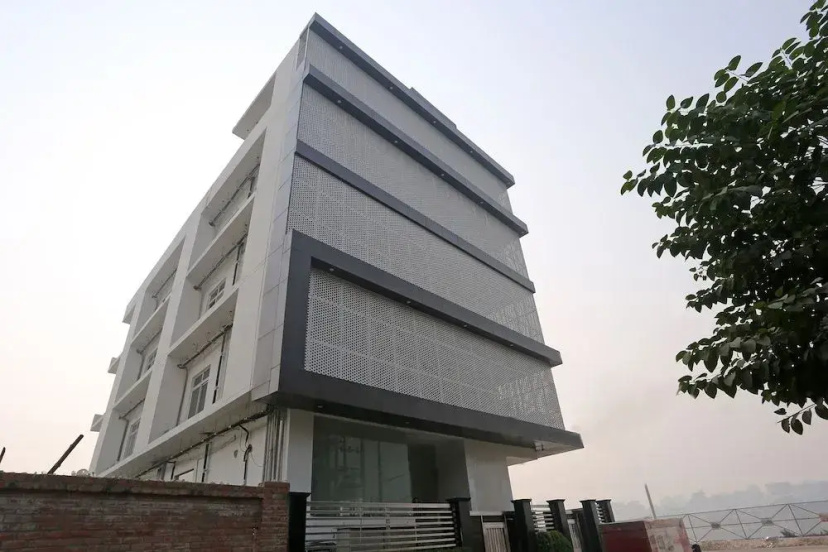 OYO Flagship 199 Gomti Nagar - Hotel in Λάκναου - Photo 1
