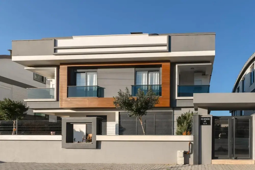 Central Flat w Balcony 5 min to Lara Beach — комфортный отель в Анталье