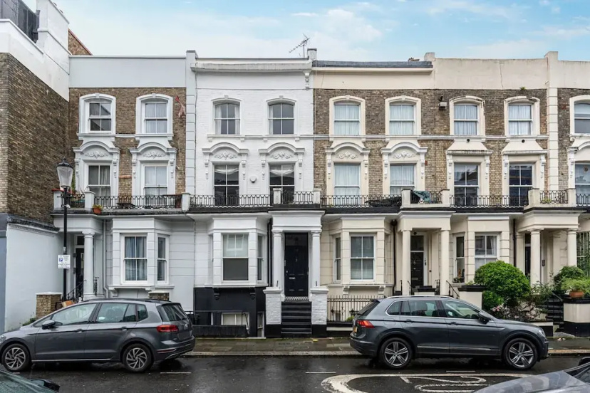 Цены на Elegant Flat Near Notting Hill by Underthedoormat в Лондоне