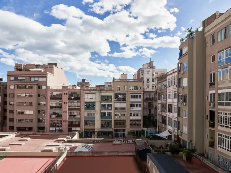Цены на Modern Villa in Eixample With Sea Near в Барселоне