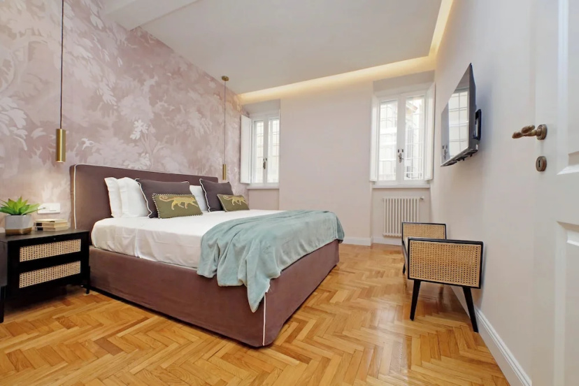 YCH-Luxury home near Piazza Venezia — отель с удобствами в Риме