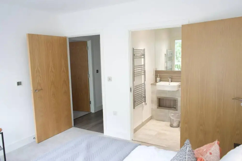 Luxury London Royal Wharf Apartment — забронировать отель в Лондоне