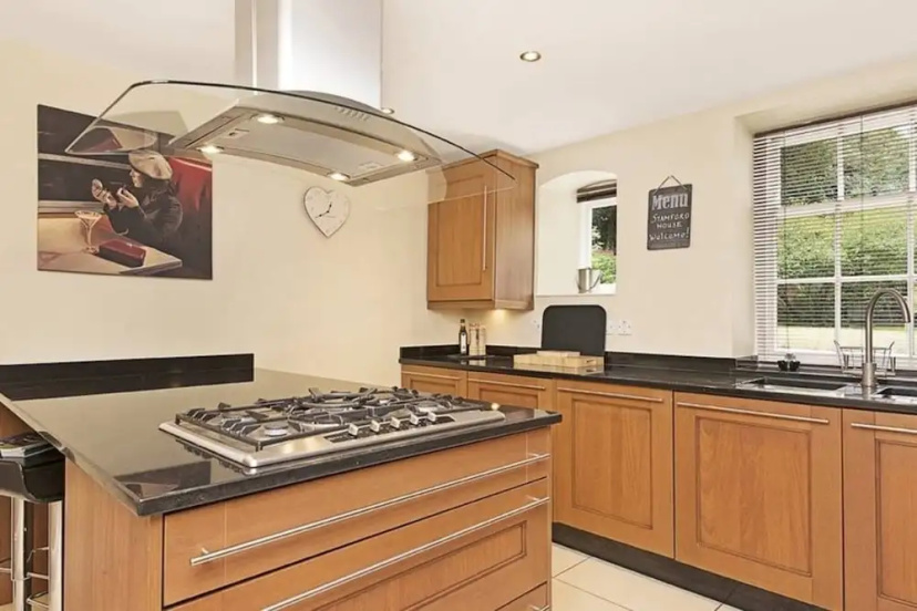 Wimbledon 2 Bedroom Apartment — отель с удобным расположением в Лондоне