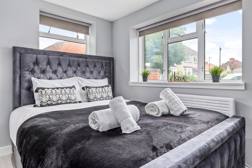 Lovely Ensuite Room Feltham Heathrow London Tw13 — комфортный отель в Лондоне