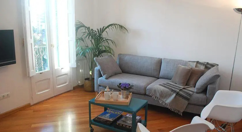 Cute Center Apartment — отель с удобствами в Барселоне