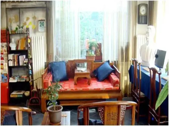Hu Tong Impressions Beijing Guesthouse — отель с удобным расположением в Пекине