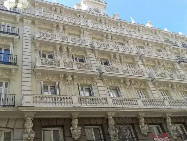 Apartamentos Arenal19 — отель с удобствами в Мадриде