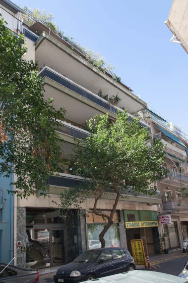 Modern 2 Bd Kipseli Hideaway Patio Apt — отель в Афины, Греция