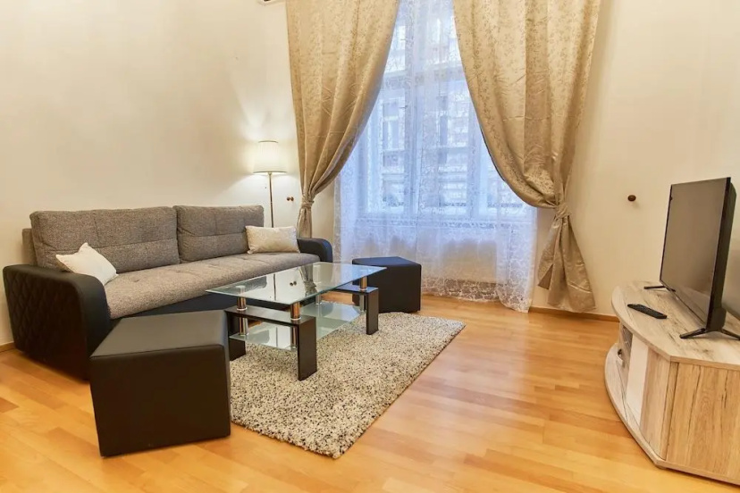 Wenceslas Square Royal Apartment — комфортный отель в Праге