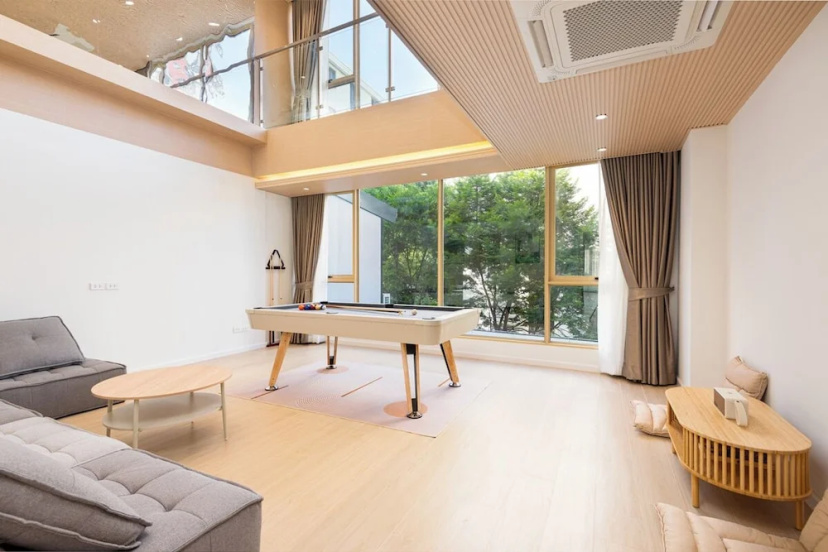 Spacious 4BR Muji Home With Loft & Pool in Ekkamai — отель с удобствами в Бангкоке