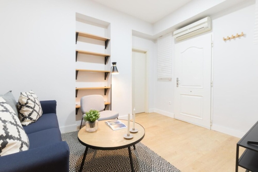 Цены на Royal Apart. la Almudena by Allô Housing в Мадриде