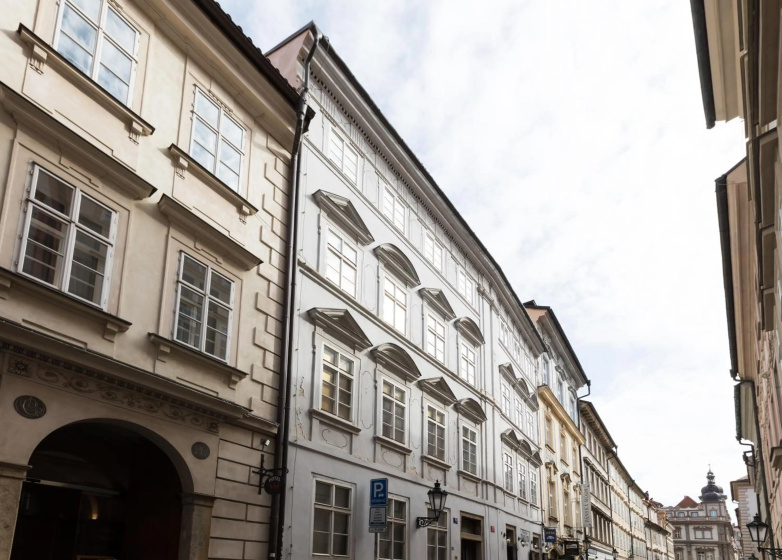 Charles Bridge Royal Apartment - Castle District — забронировать отель в Праге