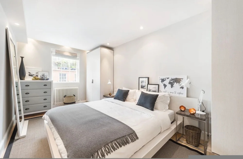 Prime Knightsbridge Mews-4 bed House — забронировать отель в Лондоне