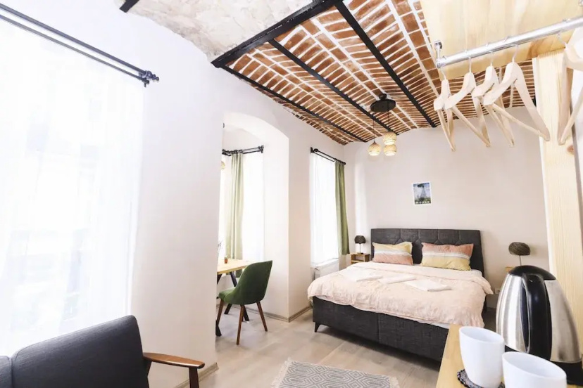 Stylish Private Room at the Taksim — забронировать отель в Стамбуле