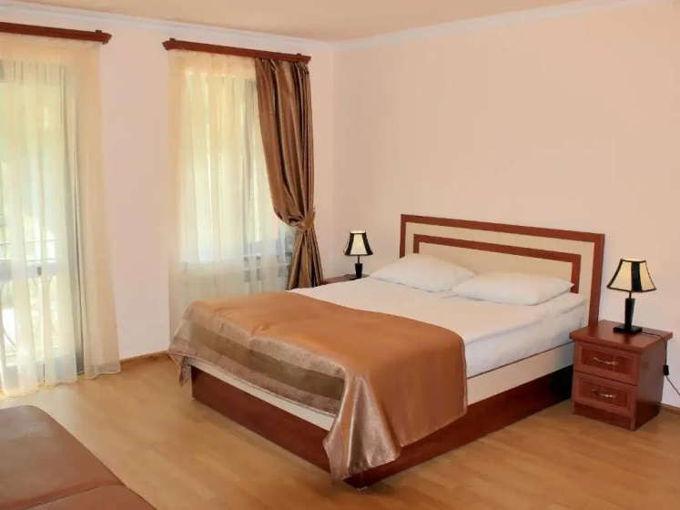 Semejnyj otel' Ariana — отель с отзывами гостей в Дилижан