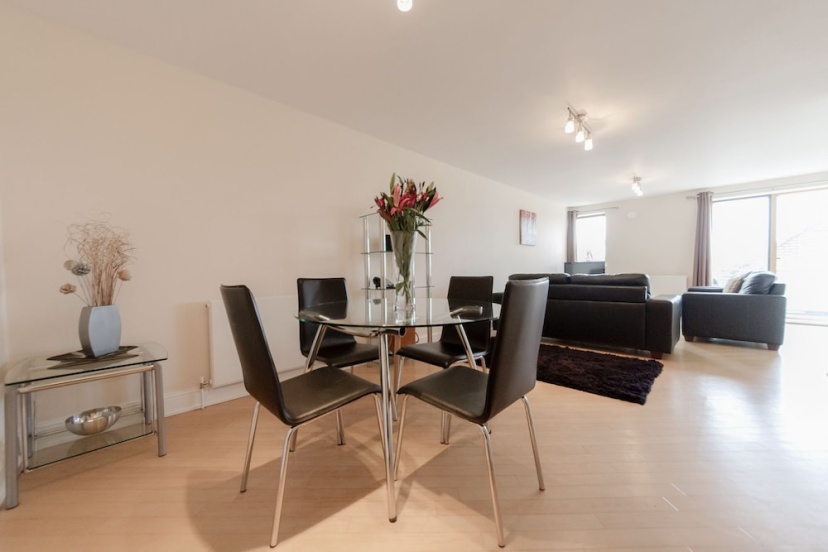 Roomspace Apartments -The Courtyard 3 — отель в Лондоне, Соединенное Королевство