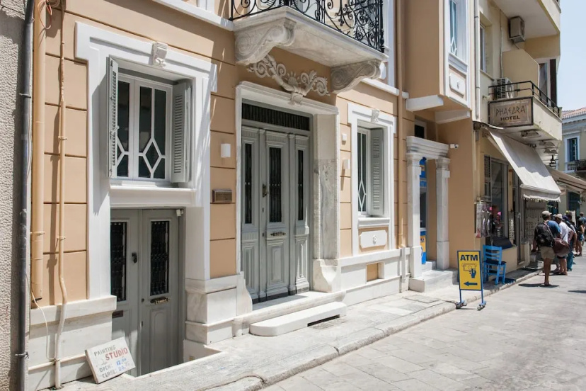 Step One - Luxury Suites right in the heart of Acropolis next to metro station — отель с удобствами в Афины