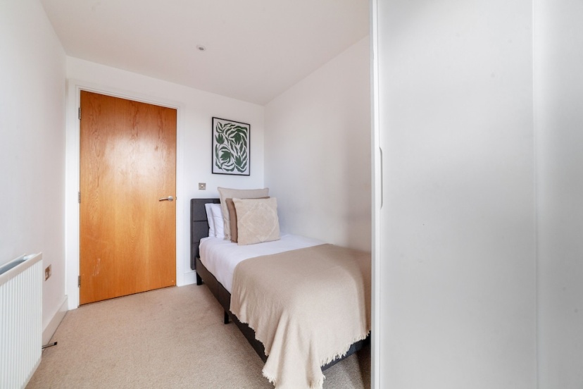 3 Bed Flat by Limehouse Basin — отель с удобствами в Лондоне
