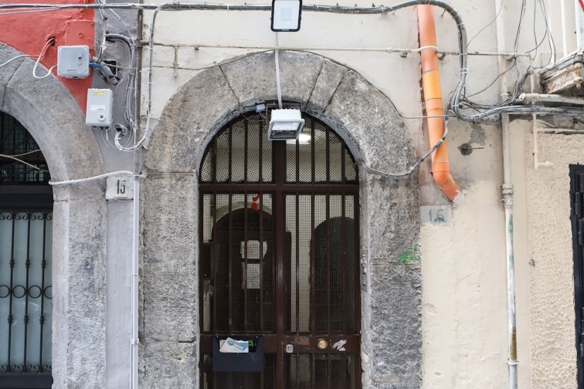 Shabby chic apartment in the city center — отель с удобным расположением в Неаполе