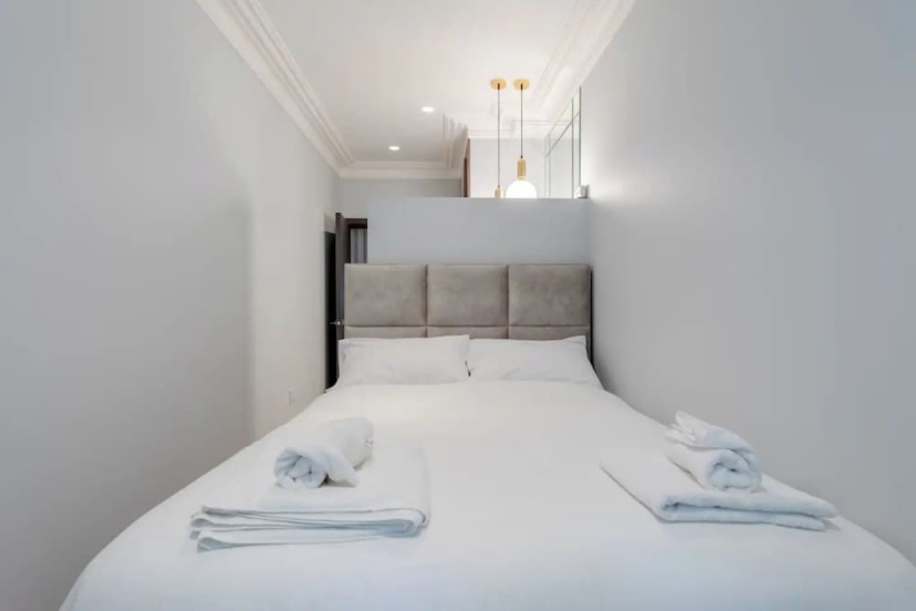 Beautifully Refurbished 2BD Flat - Earl's Court! — комфортный отель в Лондоне