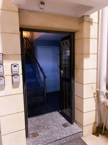 Beach Front Apartment — отель с удобным расположением в Ларнака