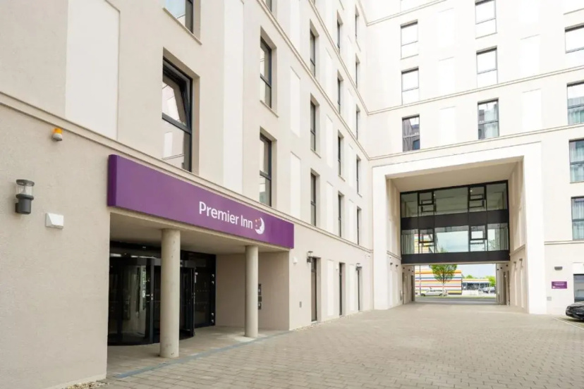 Premier Inn Berlin Airport Hotel — отель с отзывами гостей в Берлине