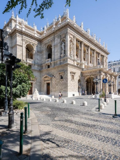 Architecture Fan's Apartment near Opera House — отзывы гостей и цены