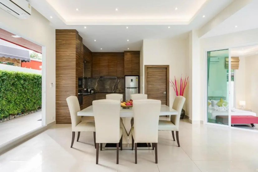 Luxury Pool Villa A14 3BR / 6-8 Persons — забронировать отель в Паттайе