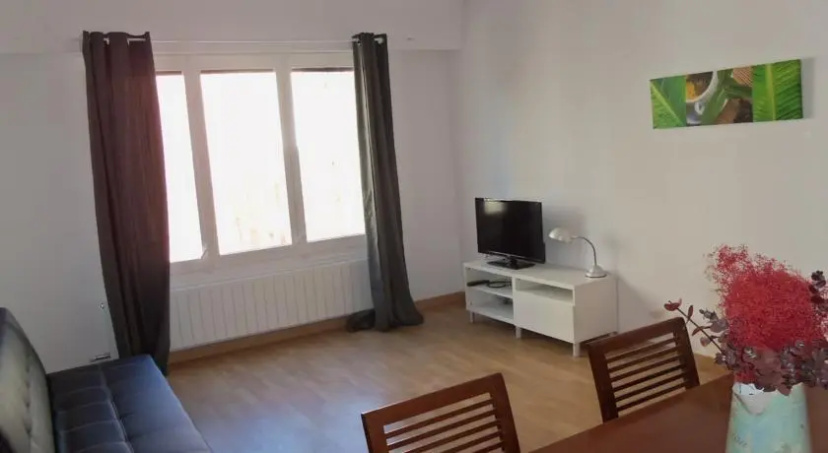 Apartcelona Travessera de Gràcia — забронировать отель в Барселоне