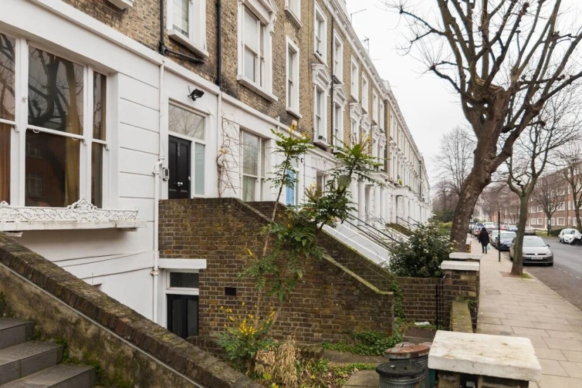 Цены на 3BR Apartment in Great Swiss Cottage Location в Лондоне