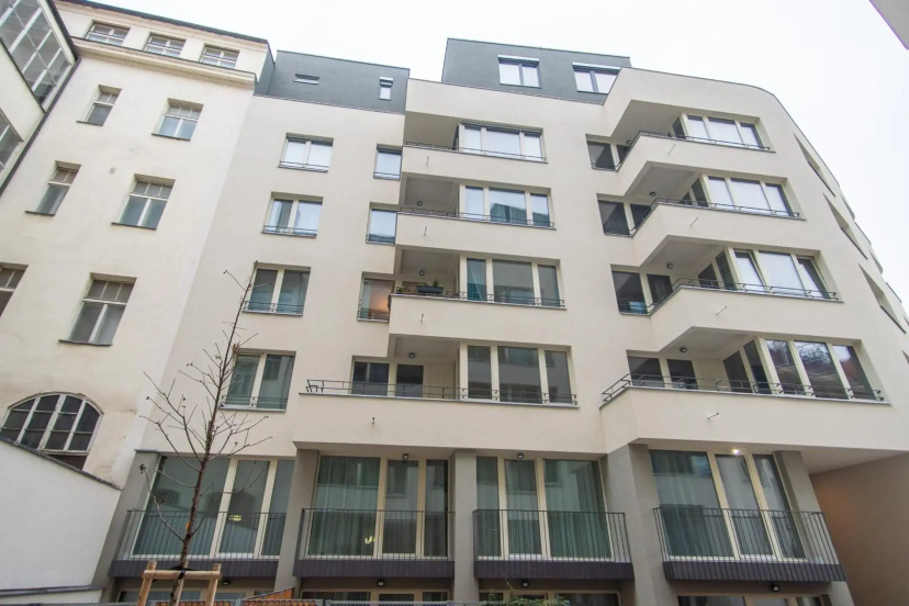 Apartment with Balcony — отель с удобствами в Праге