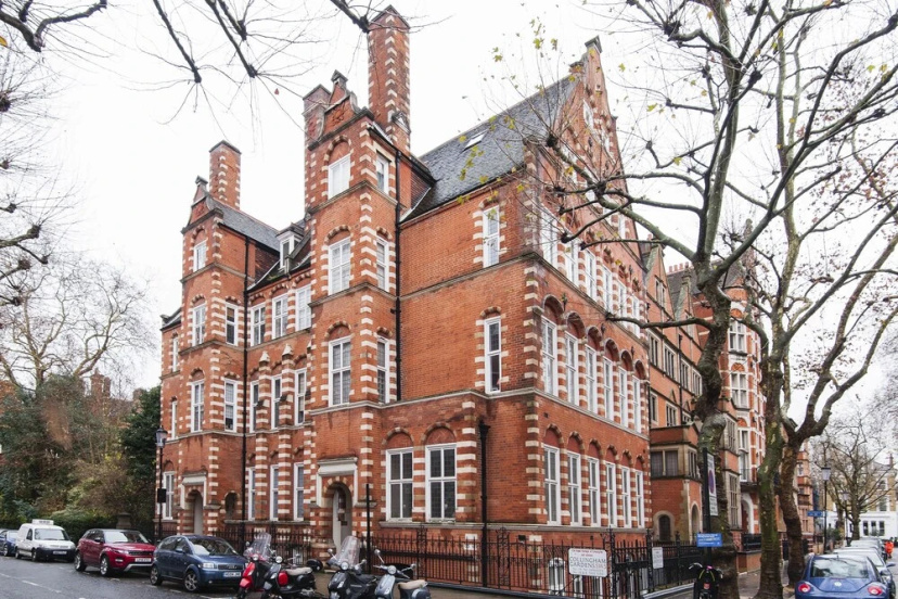 Lovely Collingham Gardens Apartment - DA01 — комфортный отель в Лондоне
