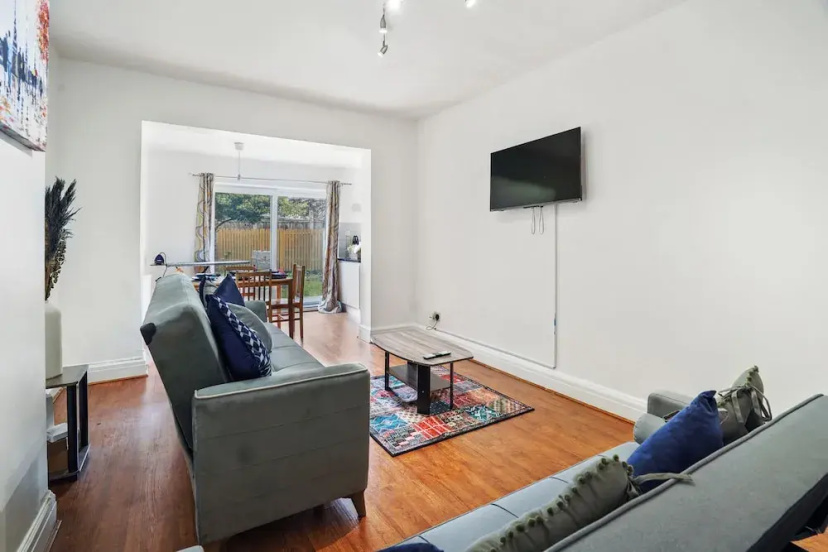 Charming London Apartment Durban Road — отель с удобствами в Лондоне