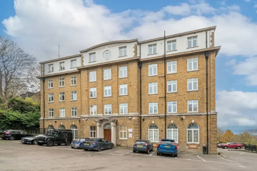 Stunning 3BD Flat, Parking, Sleeps Six, Near Park — отель в Лондоне, Соединенное Королевство