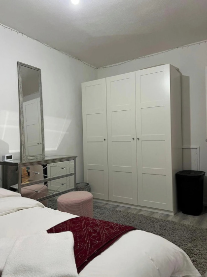 Flat-sleep2bathtub-netflix-heart of London-balcony — забронировать отель в Лондоне