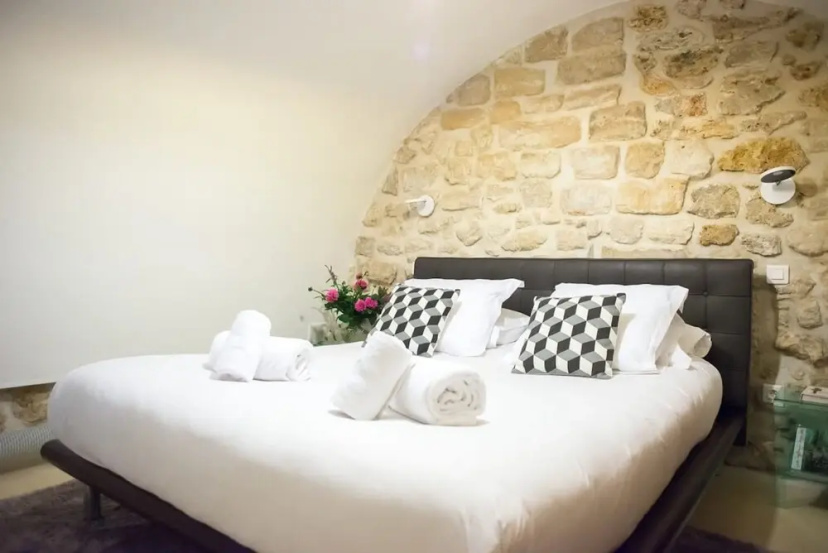 Jardin Priv Gorgeous 3 Bed House in Le Marais — забронировать отель в Париже