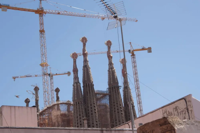 Beautiful Penthouse Next to Sagrada Familia — забронировать отель в Барселоне