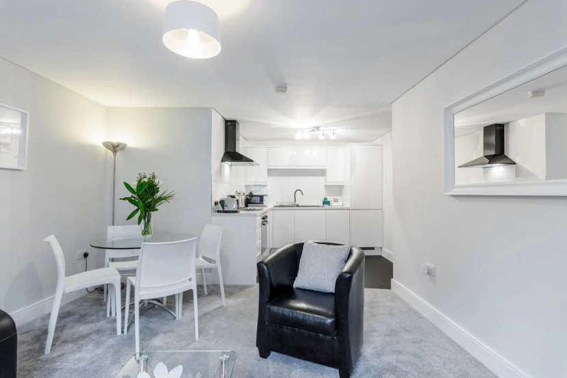 Цены на Marina Place by Roomspace Apartments в Лондоне